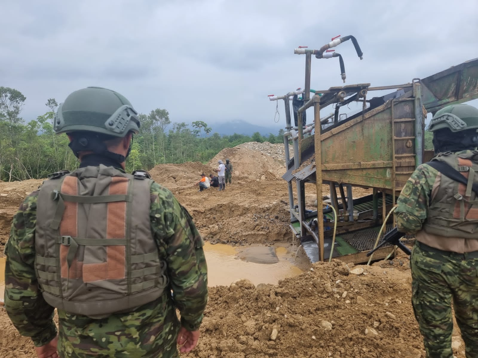 Operaciones militares en contra de la minería ilegal en El Oro – Radio ...
