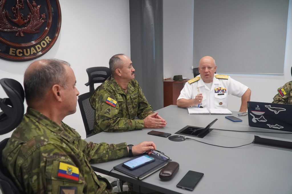 Reunión en el Comando de Operaciones Navales
