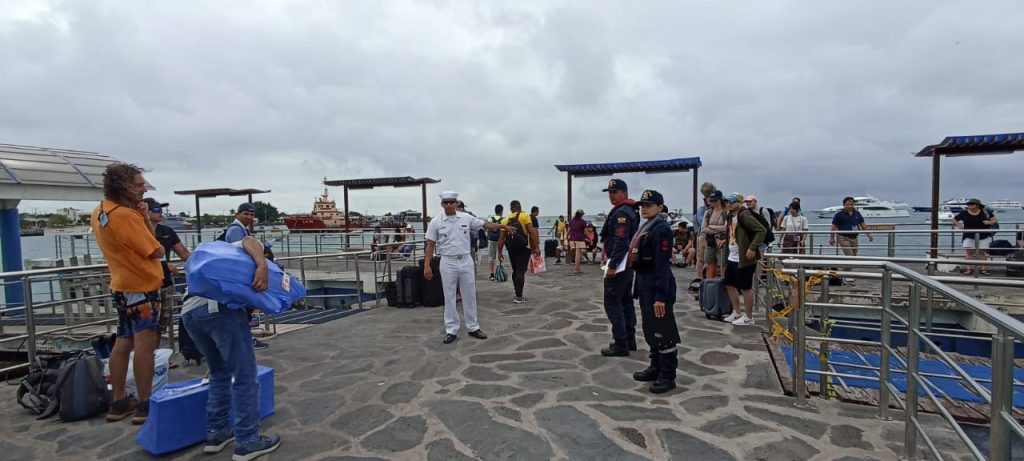 La Armada del Ecuador realiza control en la Región Insular
