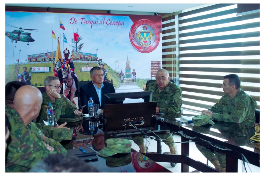 La Tercera División del Ejército Tarqui recibió la visita del nuevo gobernador de la provincia del Azuay