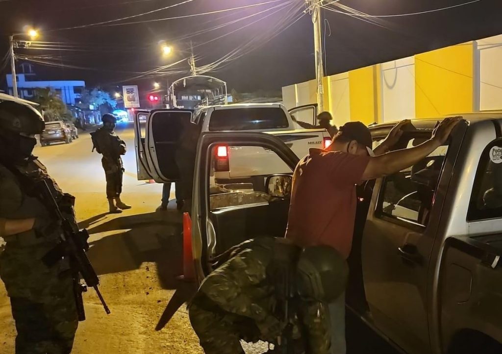 Ejército Ecuatoriano intensifica controles militares en Huaquillas