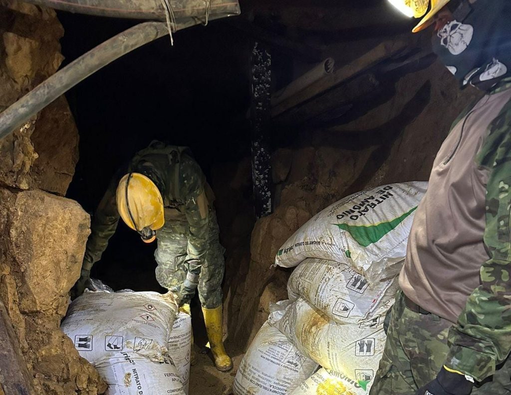 Miembros de las FFAA., detiene trabajos de minería ilegal en Zaruma