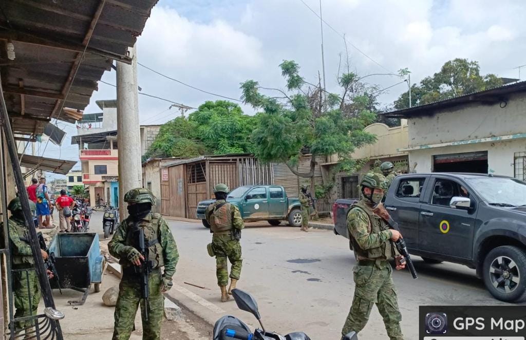 Militares capturan a 3 personas en Huaquillas