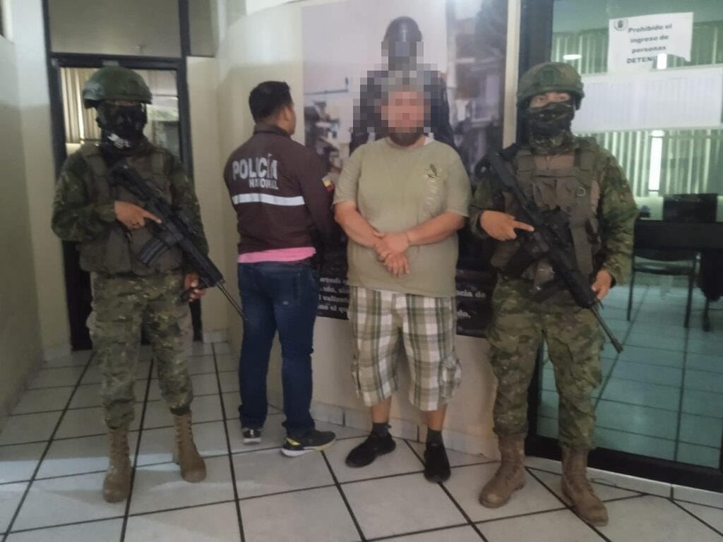 En Portoviejo, militares detienen a ciudadano con armamento ilegal