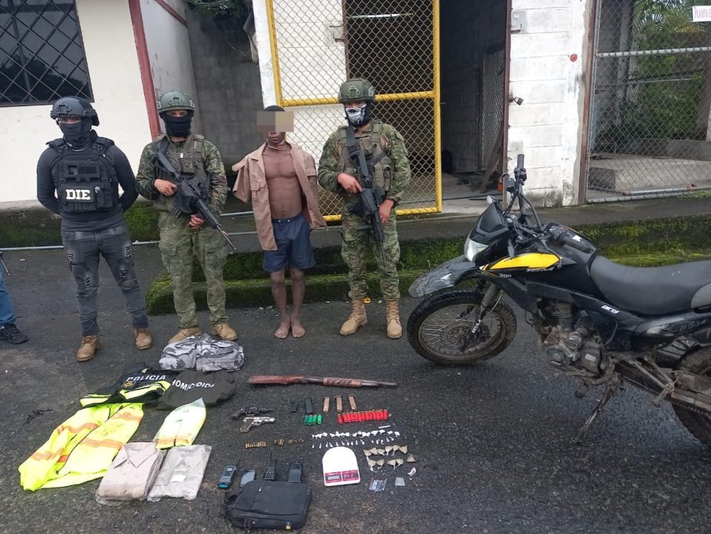 Militares detienen a ciudadano en Esmeraldas