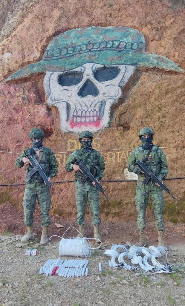 Militares decomisan tacos de dinamita