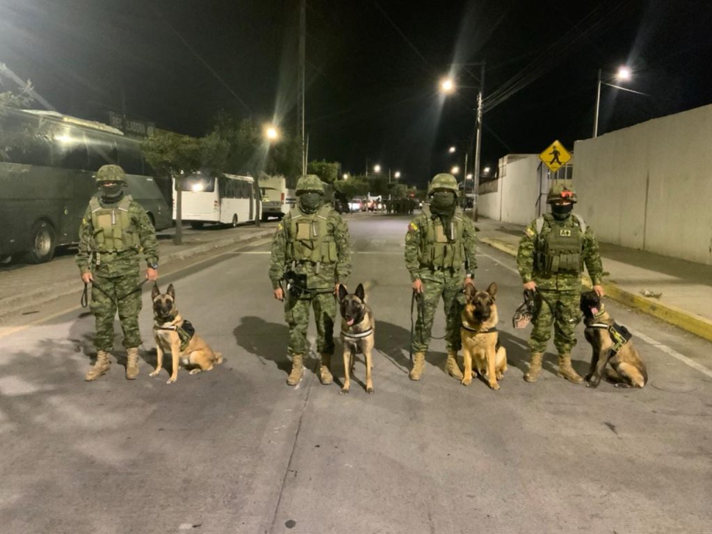 Fuerzas Armadas intervienen cárcel en Chimborazo