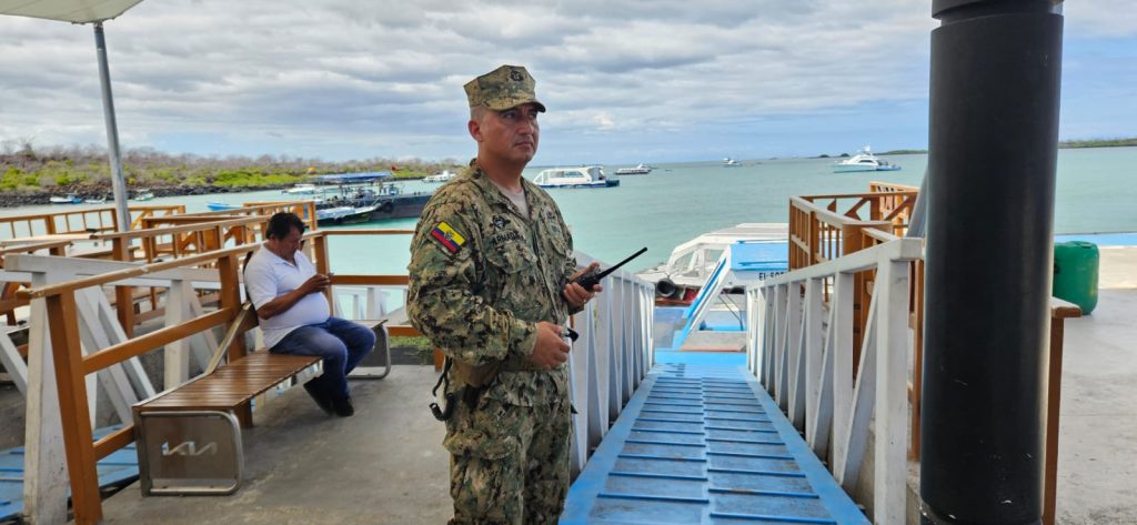 Armada ecuatoriana, intensifica las operaciones de vigilancia y control de los espacios marítimos en la Región Insular
