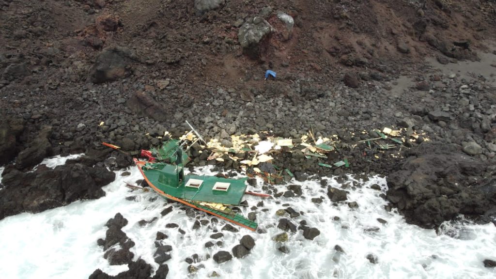 La Armada del Ecuador localizó una embarcación siniestrada en Galápagos