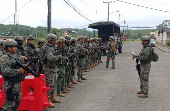 Militares controlan las calles en Ecuador