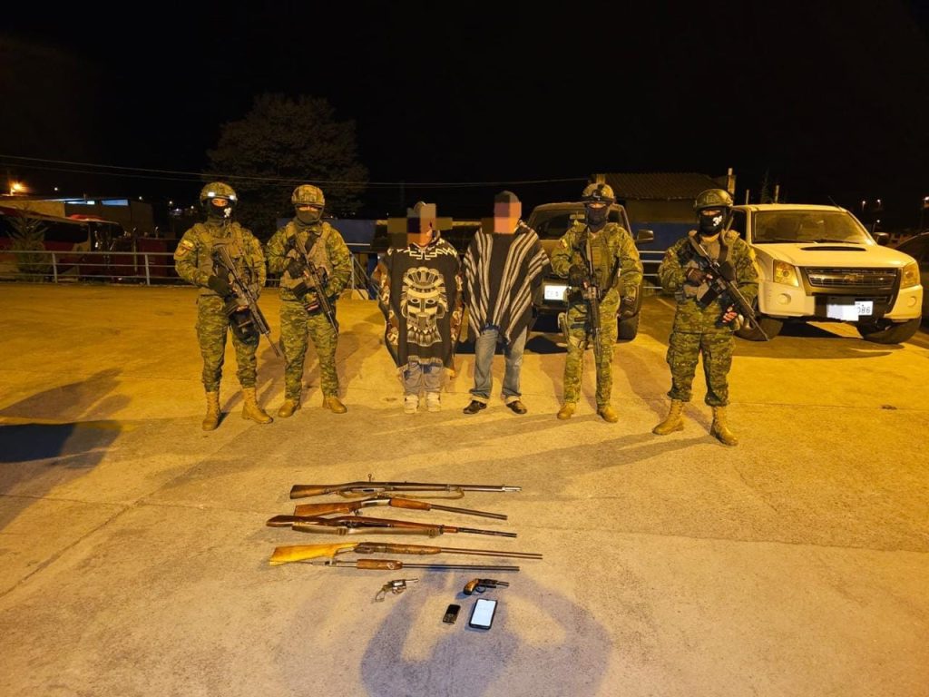 Militares detienen en San Gabriel a sujetos con armas