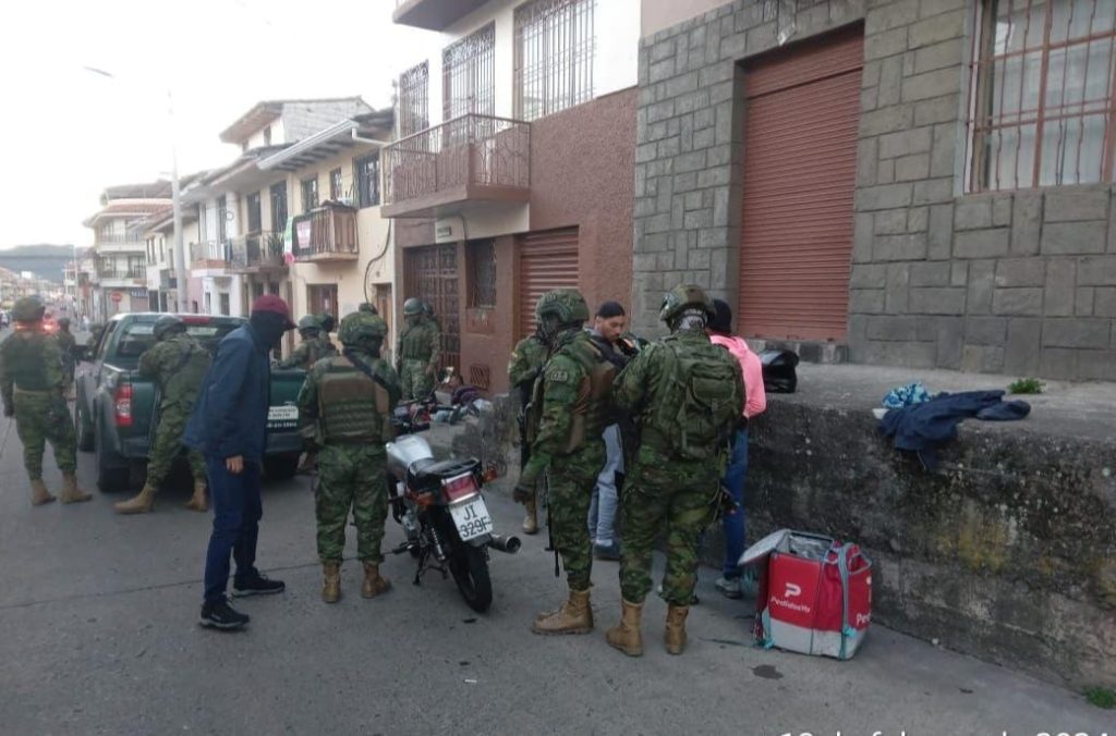 Militares decomisan explosivos en Cuenca