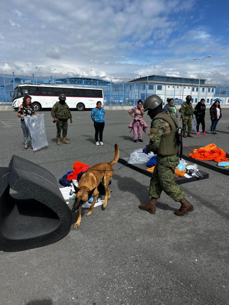 Fuerzas Armadas entregan kits de aseo a PPL