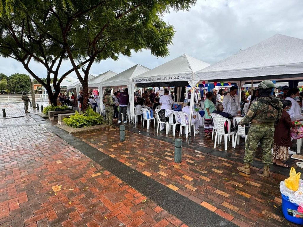 Militares brindan apoyo al Ministerio de Salud Pública