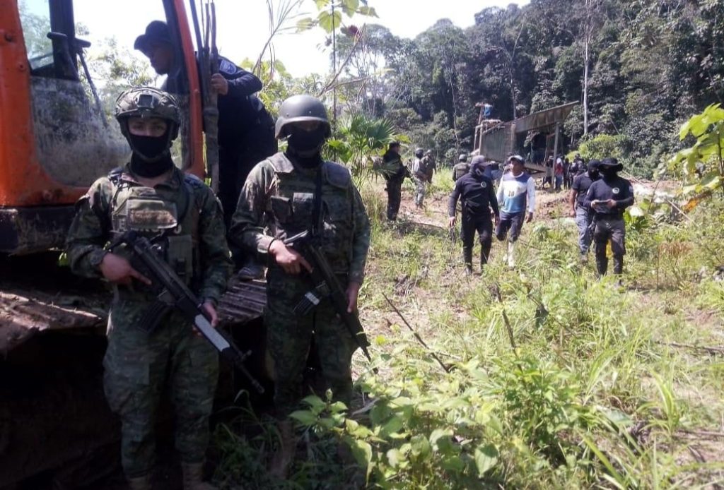 Militares controlan la minería ilegal en Tena