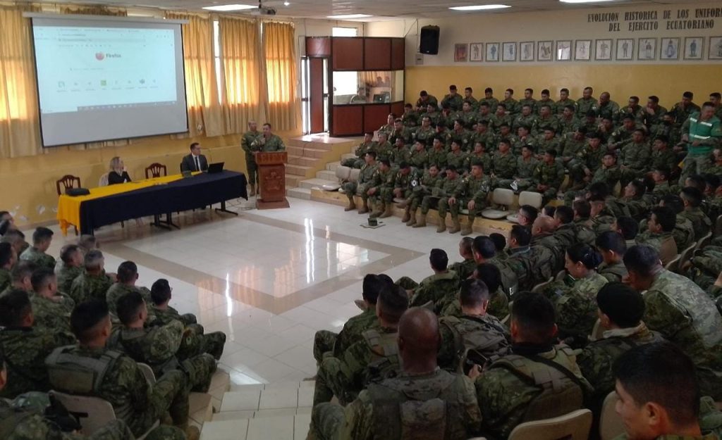 Militares reciben conferencia sobre procedimientos legales