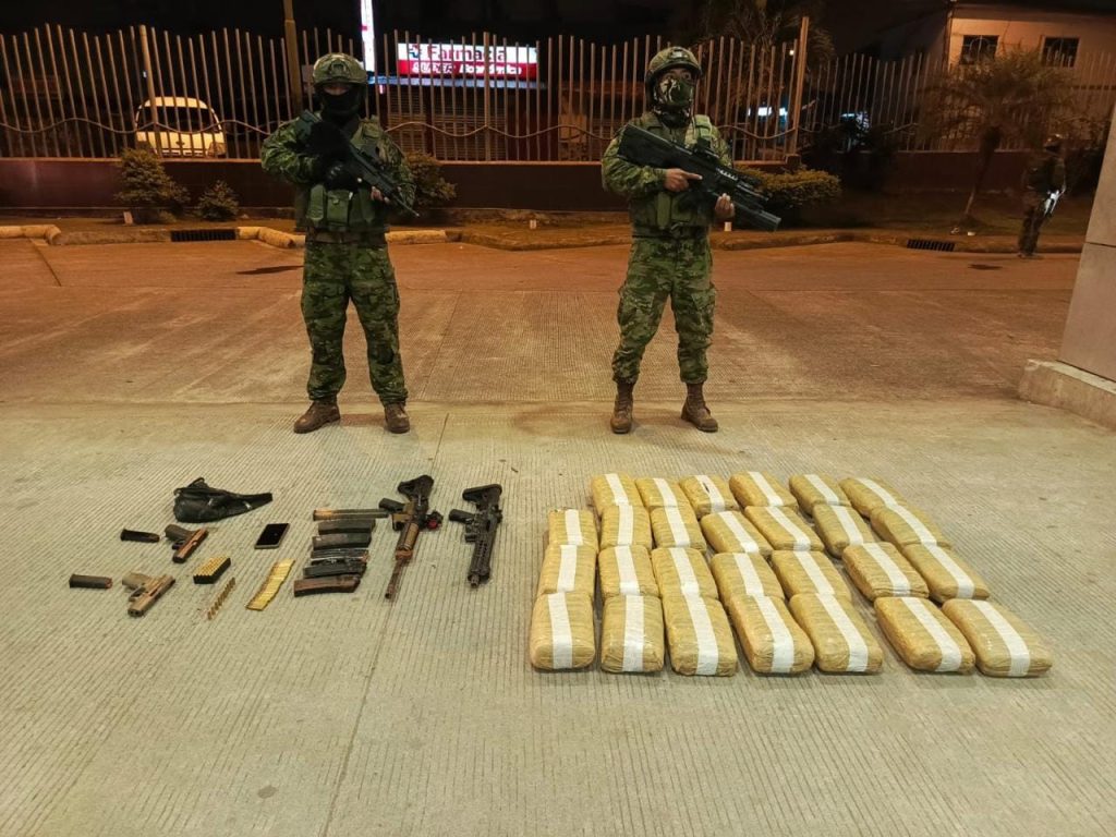 Operativos militares en Esmeraldas, arroja el decomiso de armas y droga