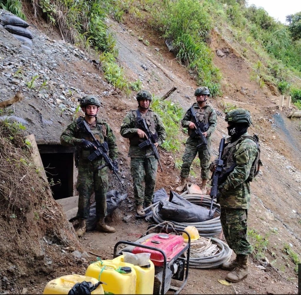 La minería ilegal es controlada por militares