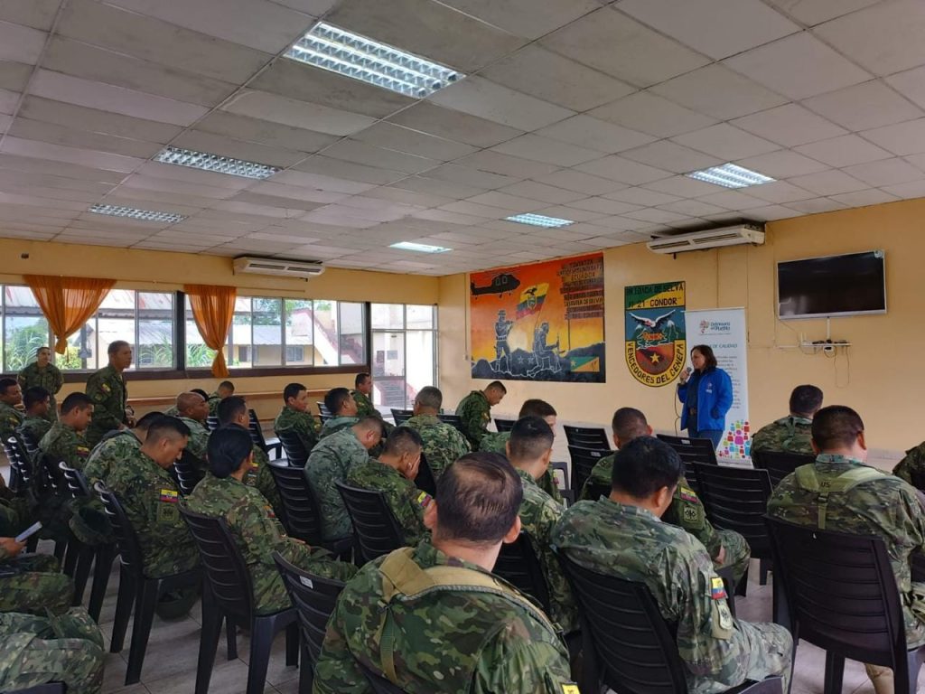 Militares participan de charla sobre Derechos Humanos