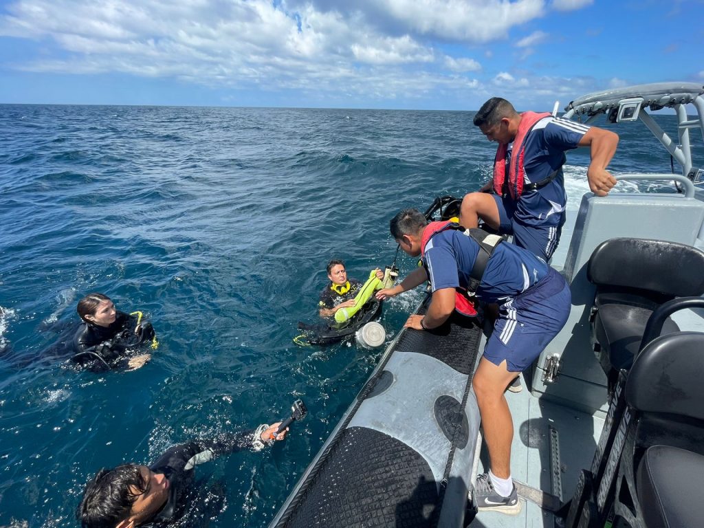 Ayuda a turistas en Galápagos