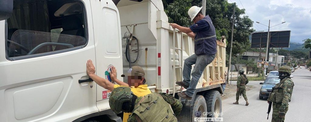 Militares decomisan material ilegal en Portovelo