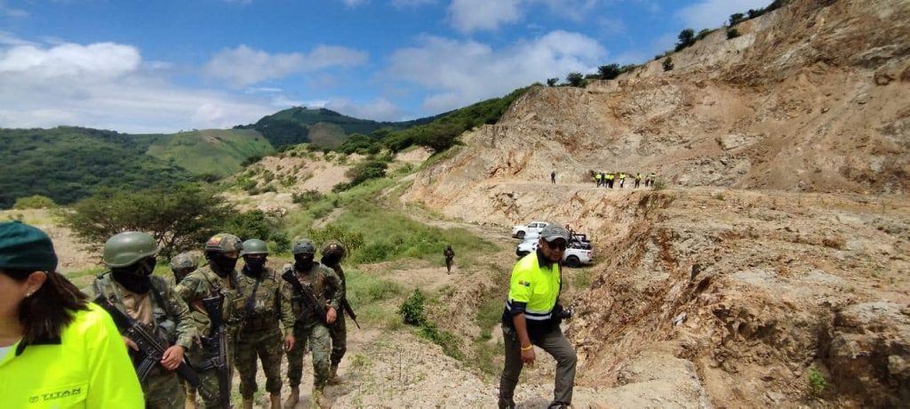 La minería ilegal es controlada por militares en Loja