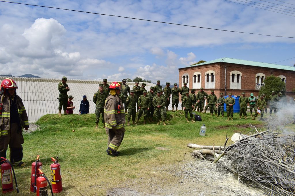 Militares se capacitan en Cuenca