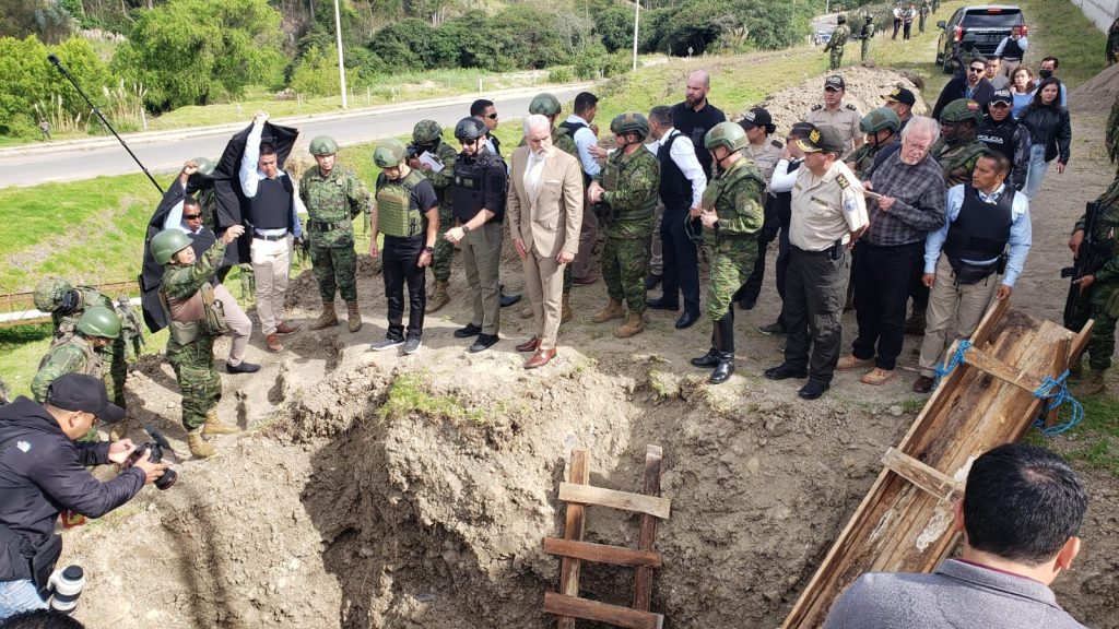 Fuerzas Armadas cierran túnel en cárcel de Azuay