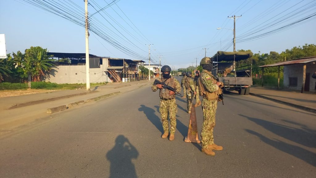 En San Vicente, militares brindan seguridad