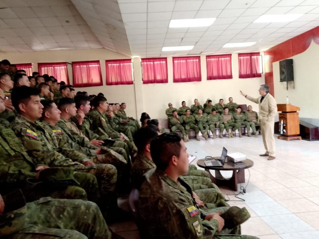 Militares reciben charlas sobre manejo de estrés