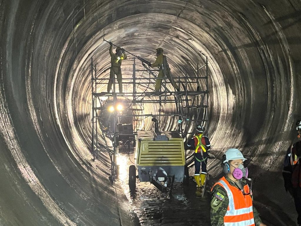 Militares continúan los trabajos en central hidroeléctrica