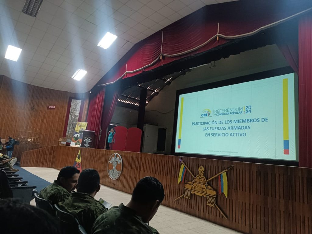 Militares reciben capacitación del CNE