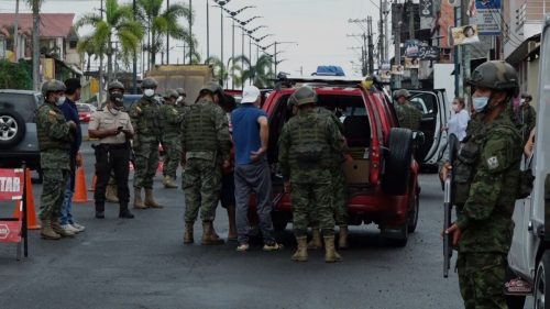 FF.AA Y POLICÍAS