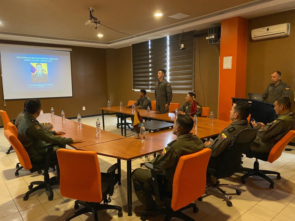 Fuerza Aérea Ecuatoriana recibe capacitación