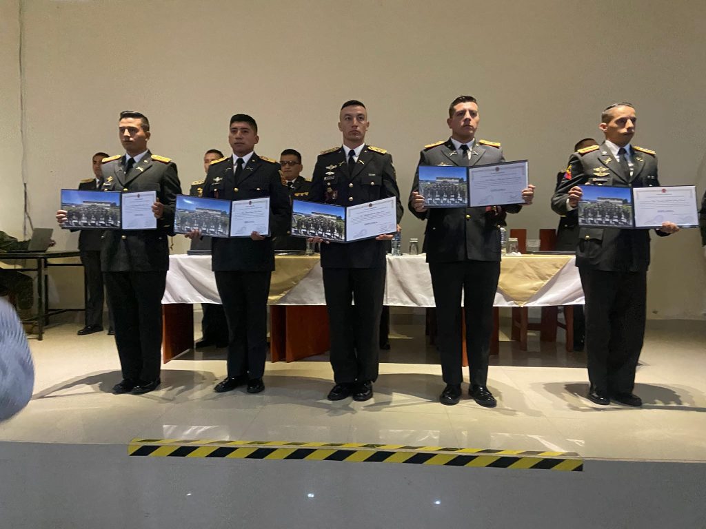 Sesión Solemne por graduación de Instructores de Combate Especial