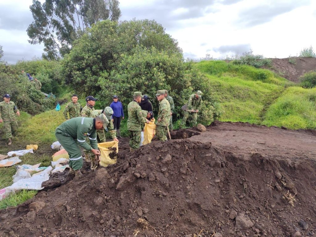 Militares socorren ante emergencia por las lluvias