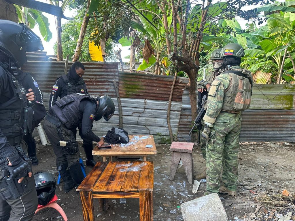 Militares realizan intensos operativos en Pueblo Viejo