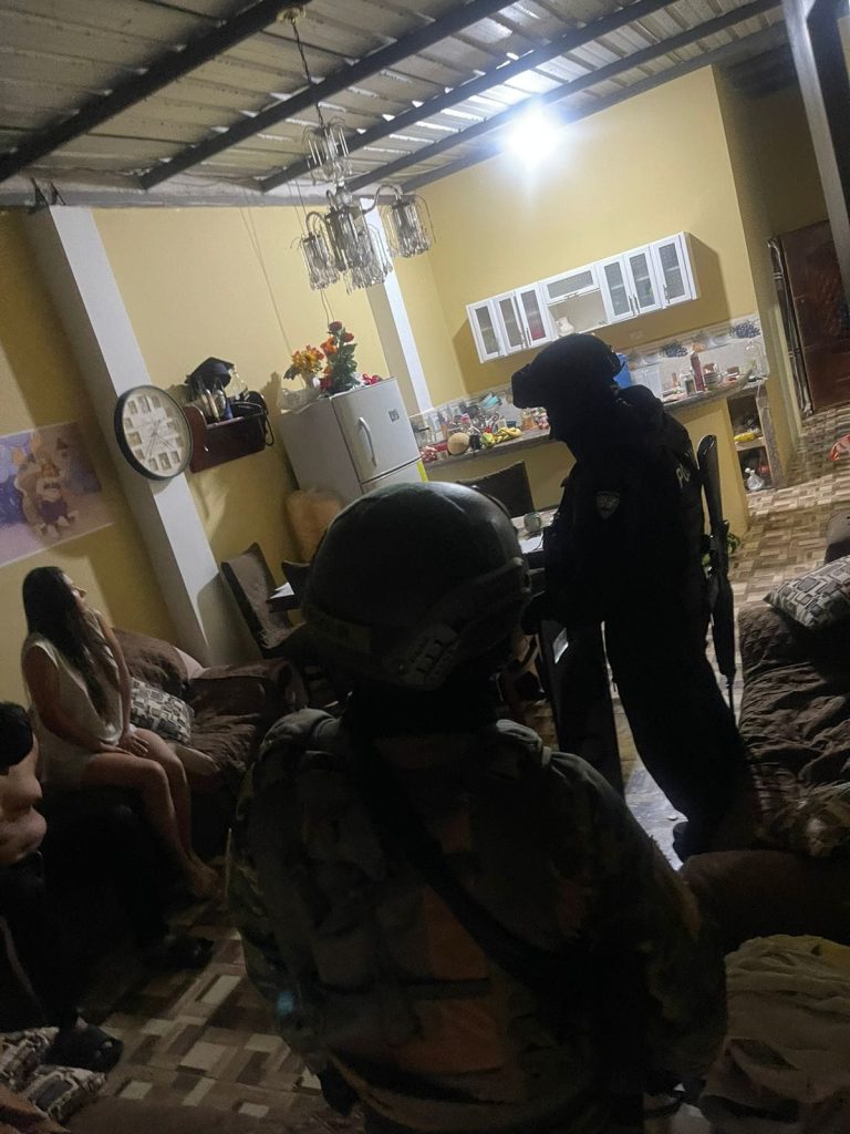 Fuerzas Armadas combaten la delincuencia en Azuay