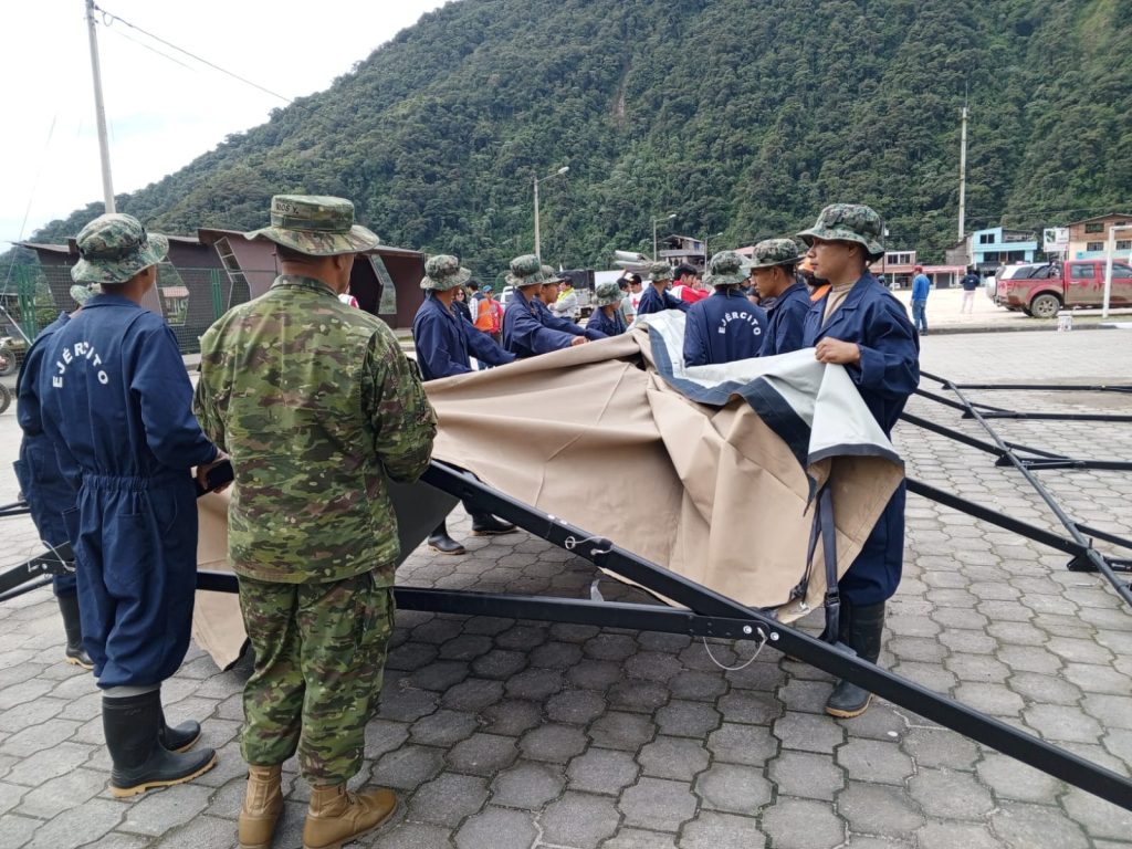 Militares brindan ayuda humanitaria en Río Verde