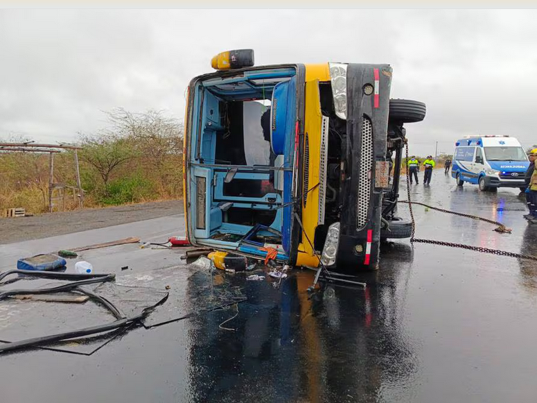 Accidente de tránsito en la vía Santa Elena deja 22 heridos