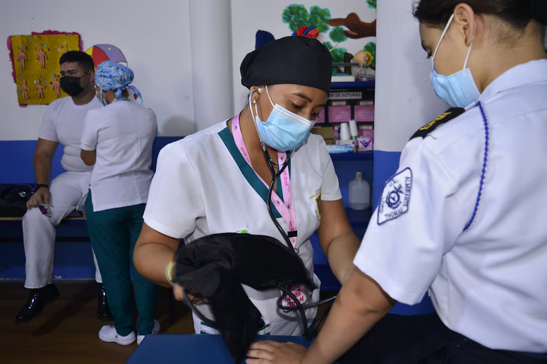 Casos de dengue se incrementan en escuelas y colegios de Guayaquil