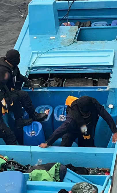 Armada del Ecuador captura 33 sacos de droga