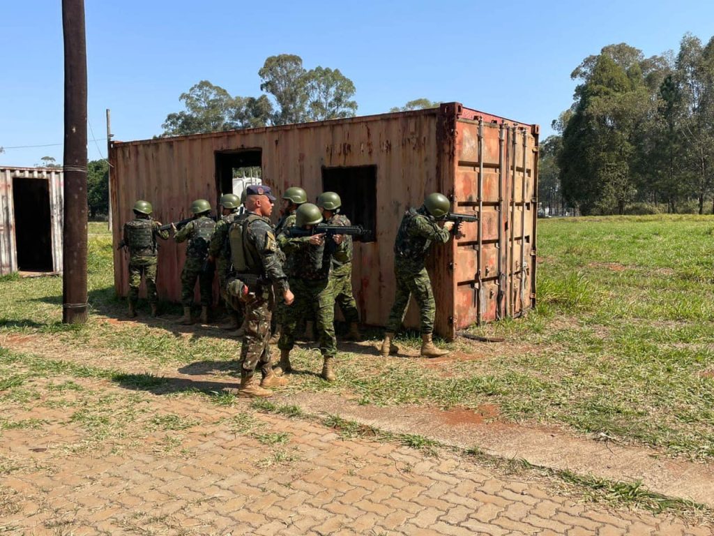 Cadetes reciben entrenamiento en operaciones urbanas