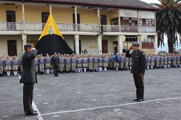 Día del Escudo de Armas se destaca en ceremonia