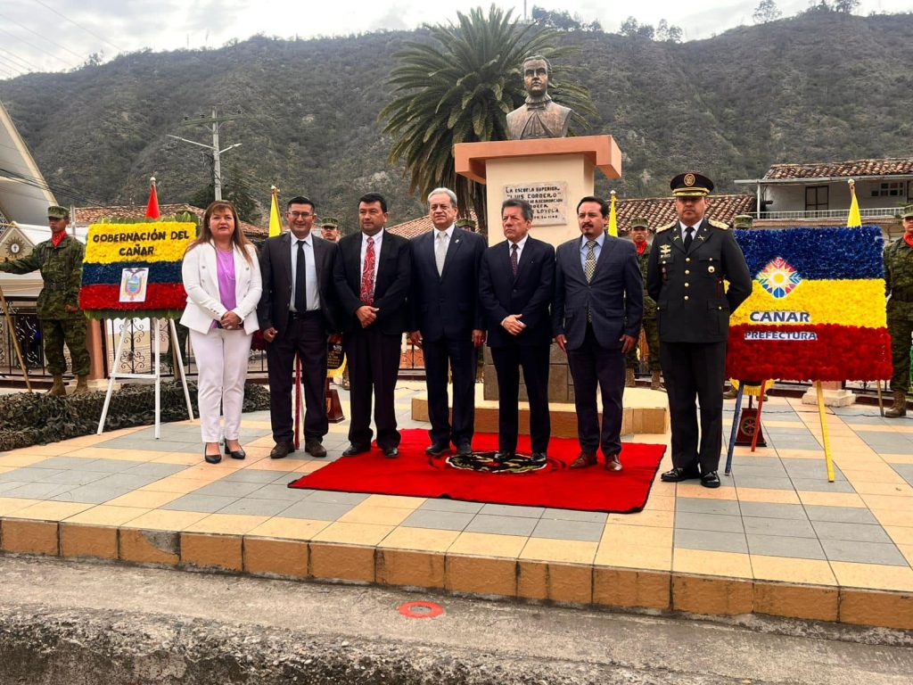 Ejército Ecuatoriano entrega ofrenda floral