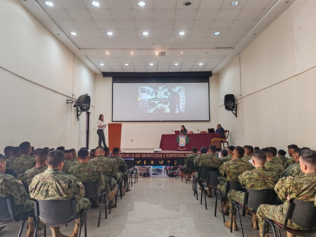 Fuerzas Armadas se capacitan sobre crimen organizado