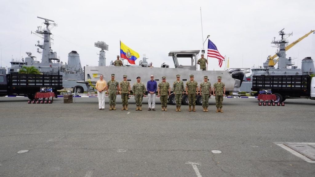 Entrega de equipos y materiales por parte del Gobierno de EEUU a la Armada del Ecuador