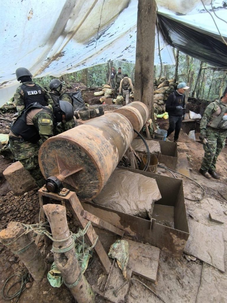 Fuerzas Armadas controlan la minería ilegal en Imbabura