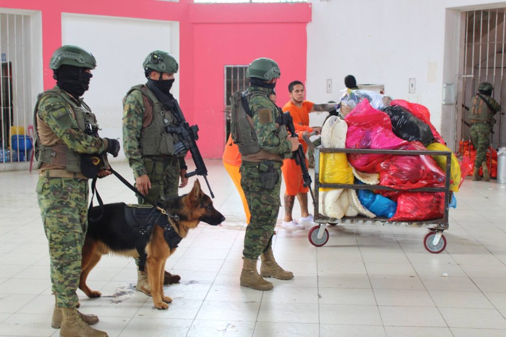 Fuerzas Armadas requisan cárcel en Santo Domingo