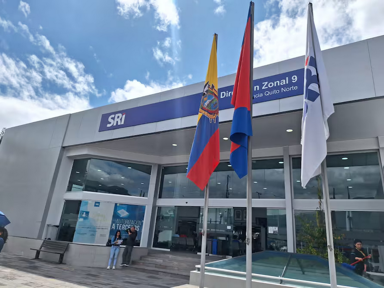 Delincuentes asaltan oficinas del SRI